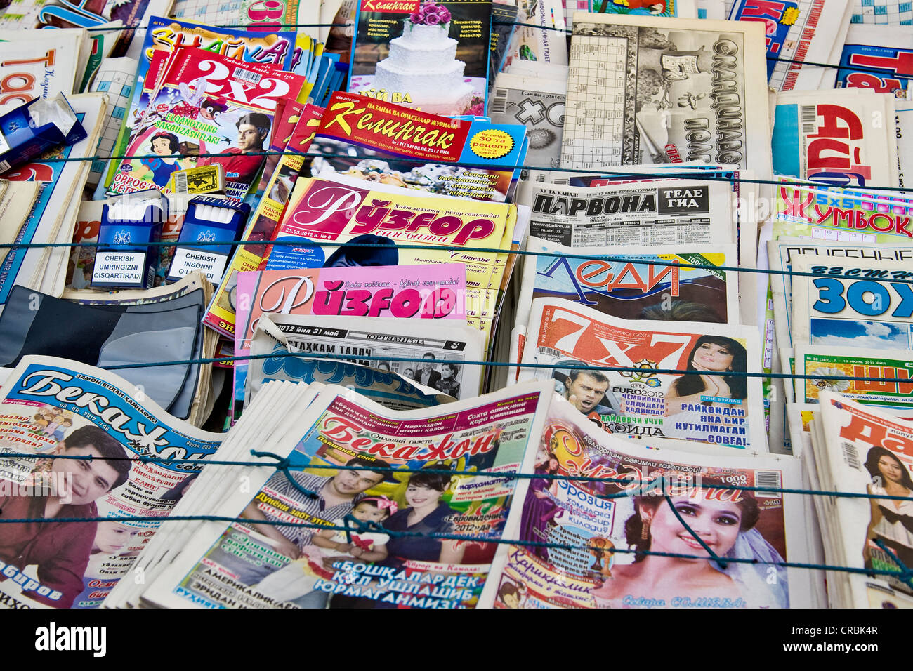 Uzbekistan, Samarkand, Siyob bazaar, newspapers Stock Photo - Alamy