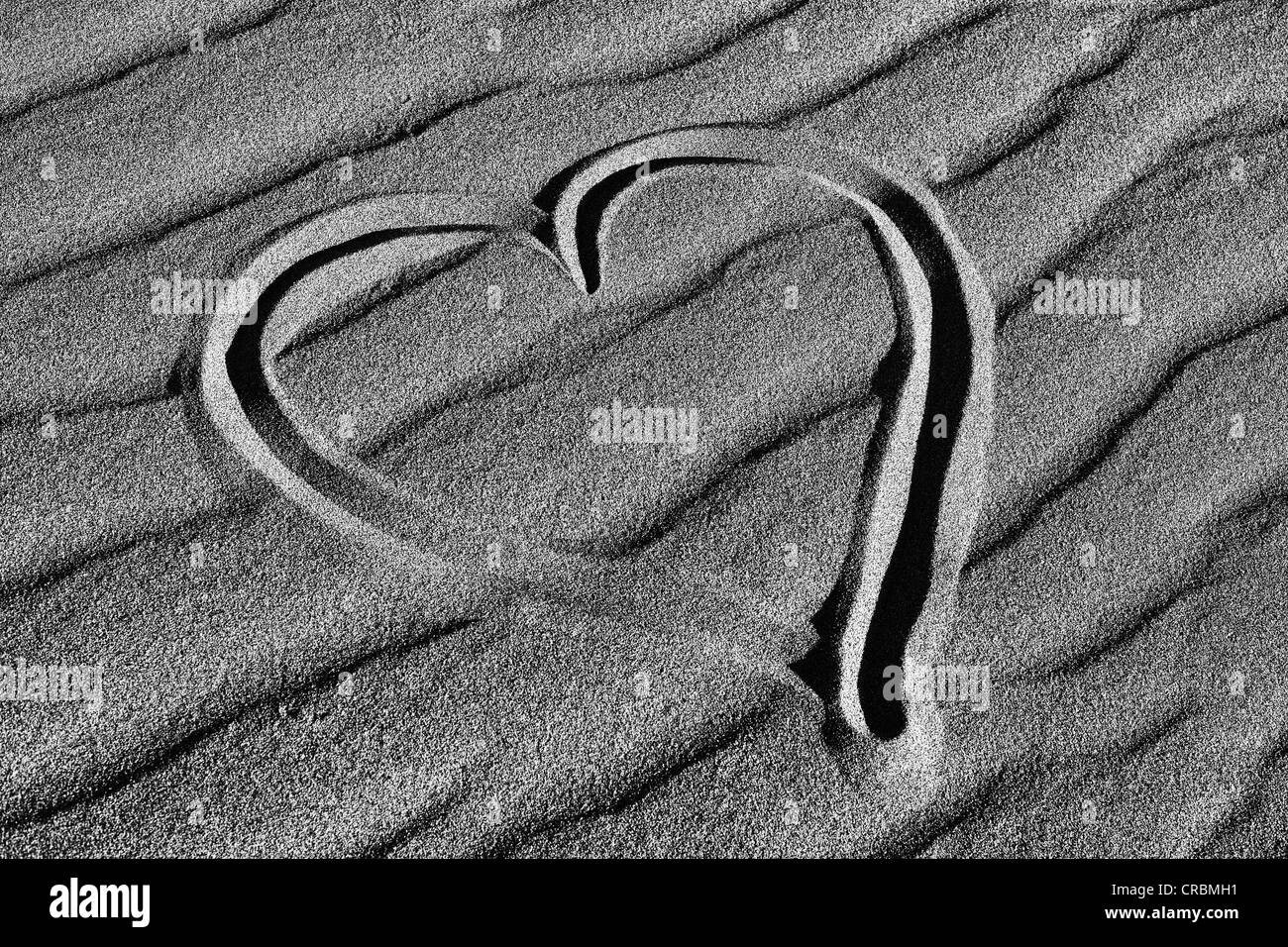 Heart drawn in the sand of the Mesquite Flat Sand Dunes, Stovepipe Wells, Death Valley National Park, Mojave-Desert, California Stock Photo