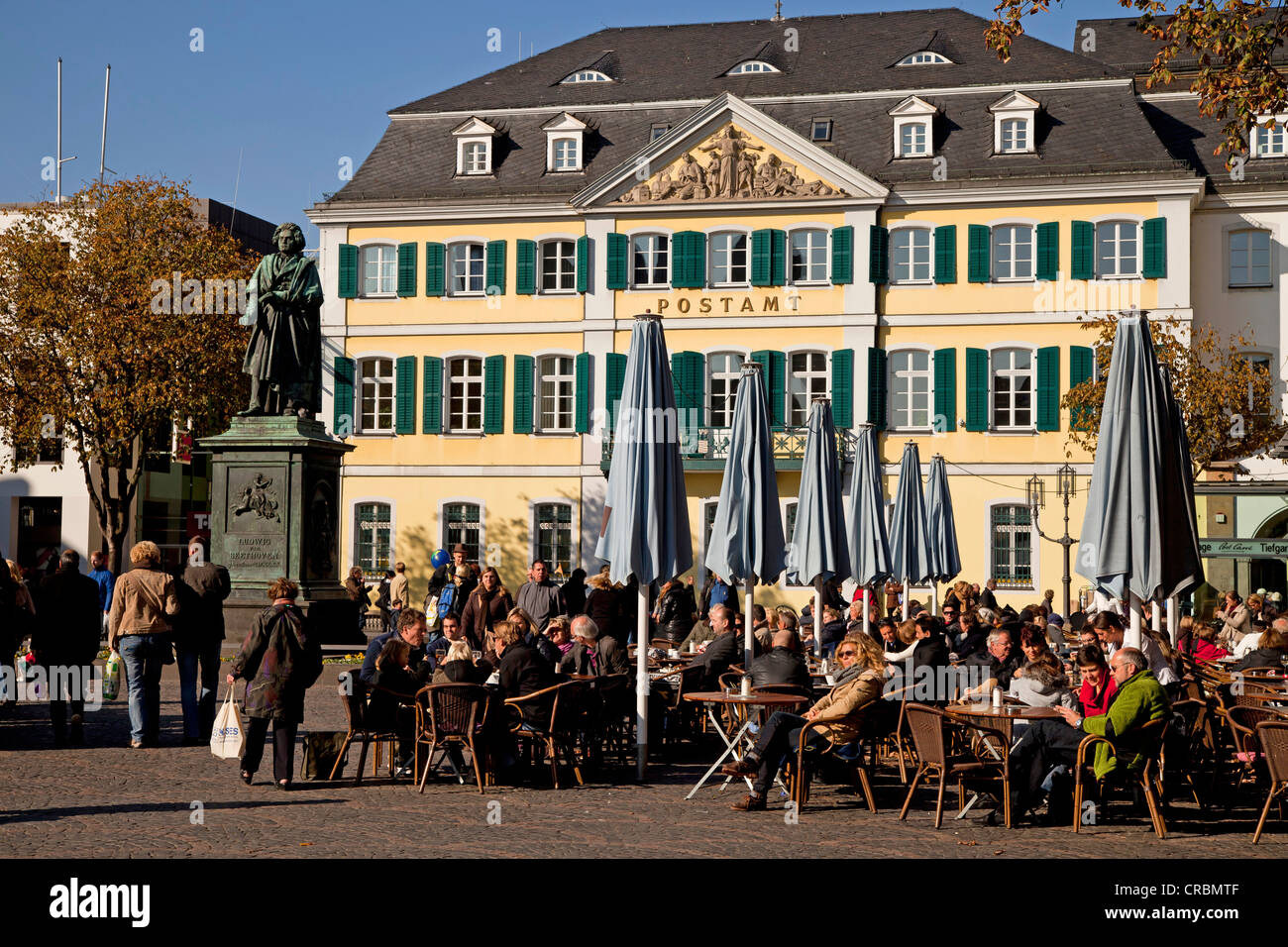 Street cafe and the Beethoven monument in front of the post office on Muensterplatz square, , North Rhine-Westphalia Stock Photo
