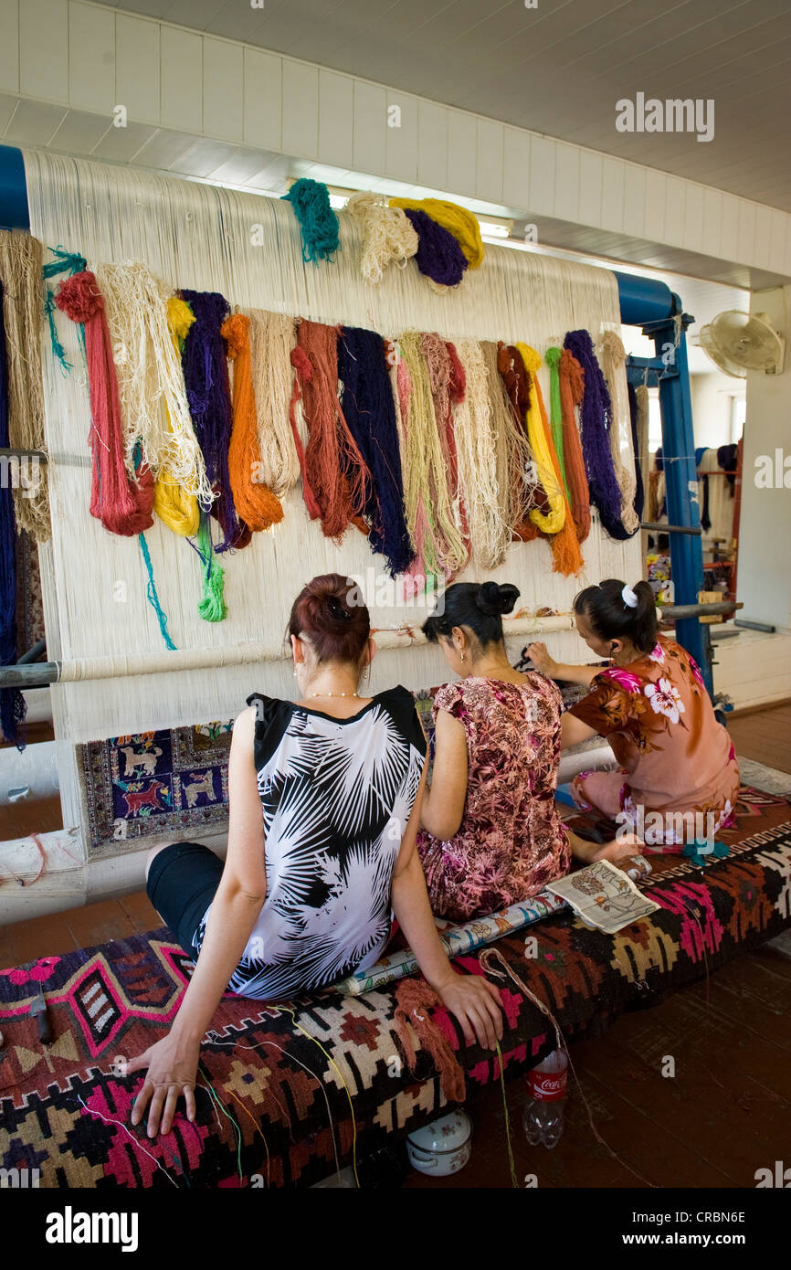 Uzbekistan, Samarkand, carpets factory Stock Photo Alamy
