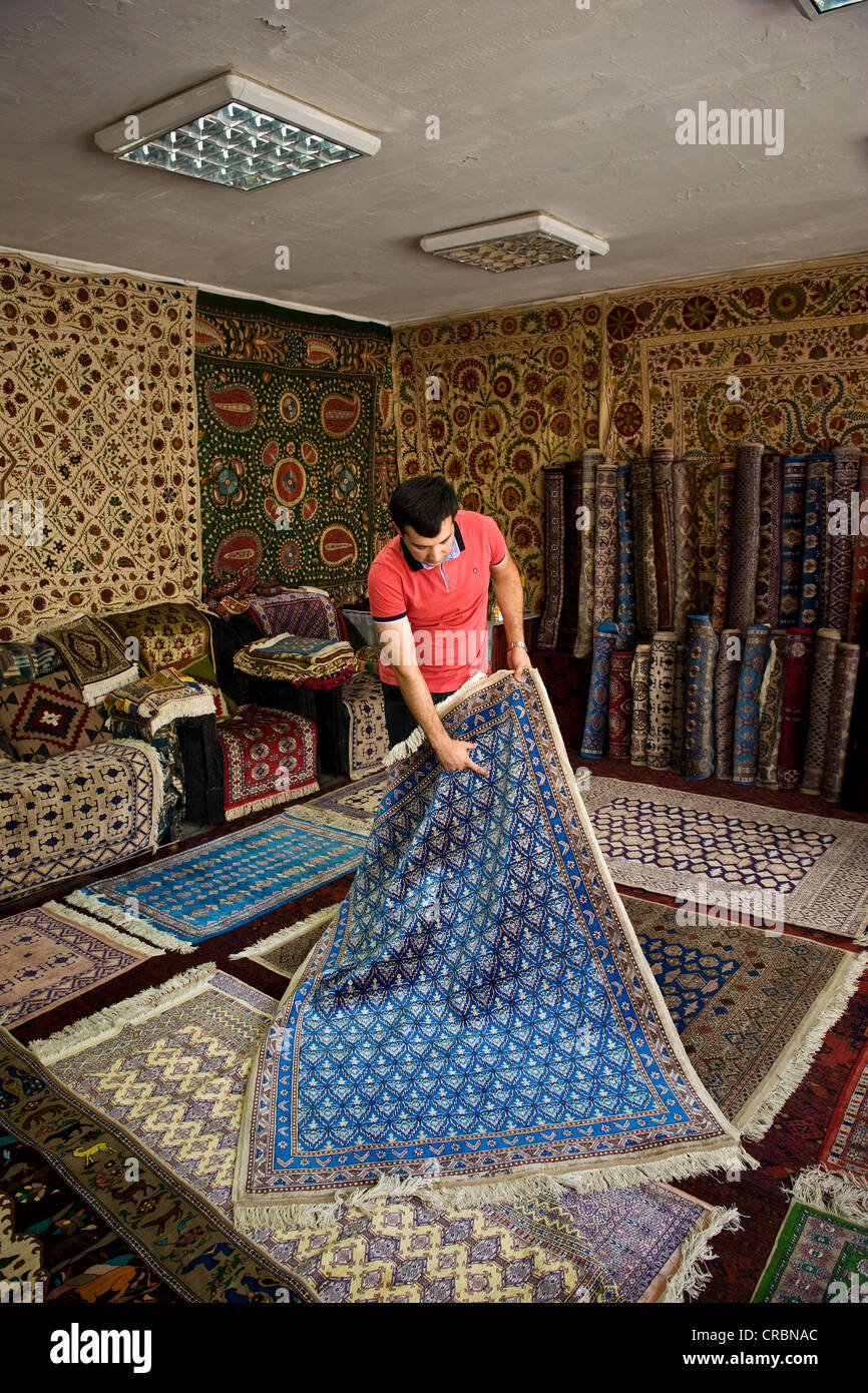 Samarkand silk carpet factory hires stock photography and images Alamy