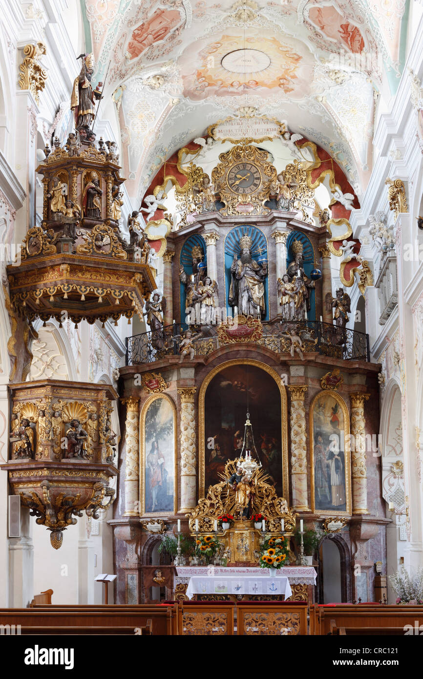 Pulpit and altar in the Holy Trinity pilgrimage church, Heilige Dreifaltigkeit church, Weihenlinden, parish of Bruckmuehl Stock Photo