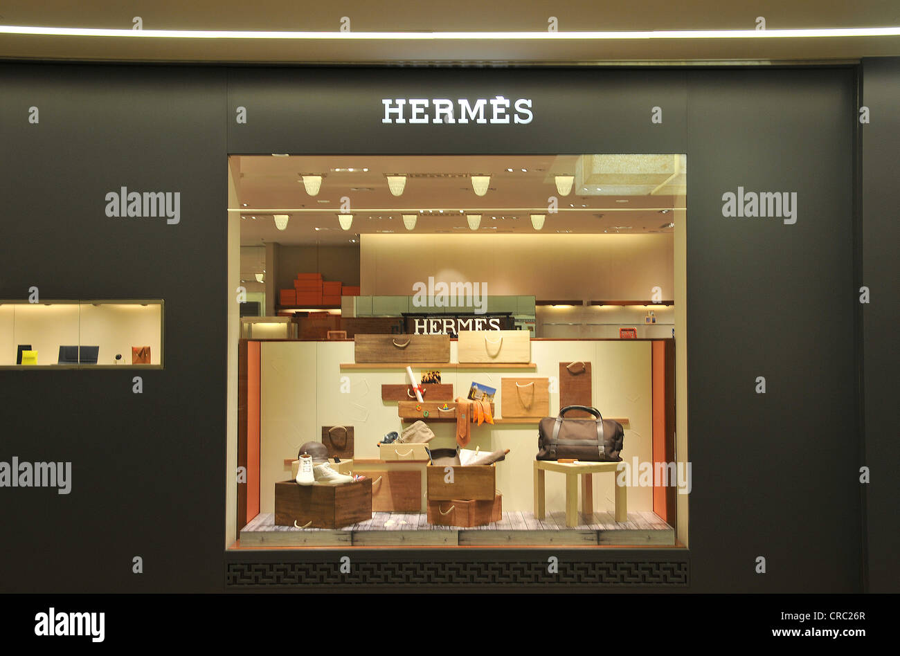 Luxury store, Hermes handbag, a fashion store in Parizska street Prague,  Old Town, Czech Republic Stock Photo - Alamy