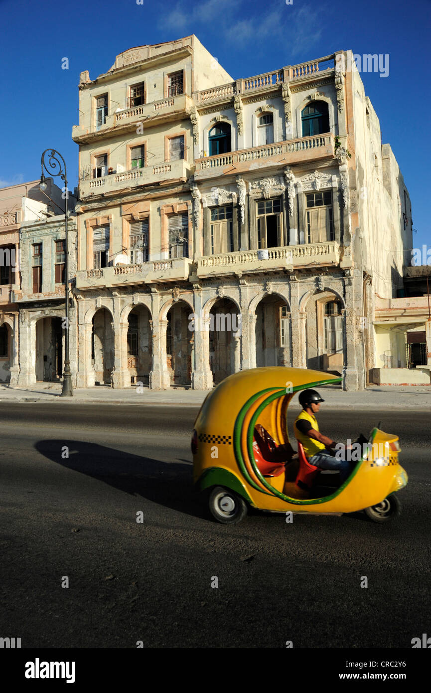 Coco Taxi, a roofed motor scooter at the Malecon, Avenida de Antonio Maceo, a boulevard along the city centre of Havana Stock Photo