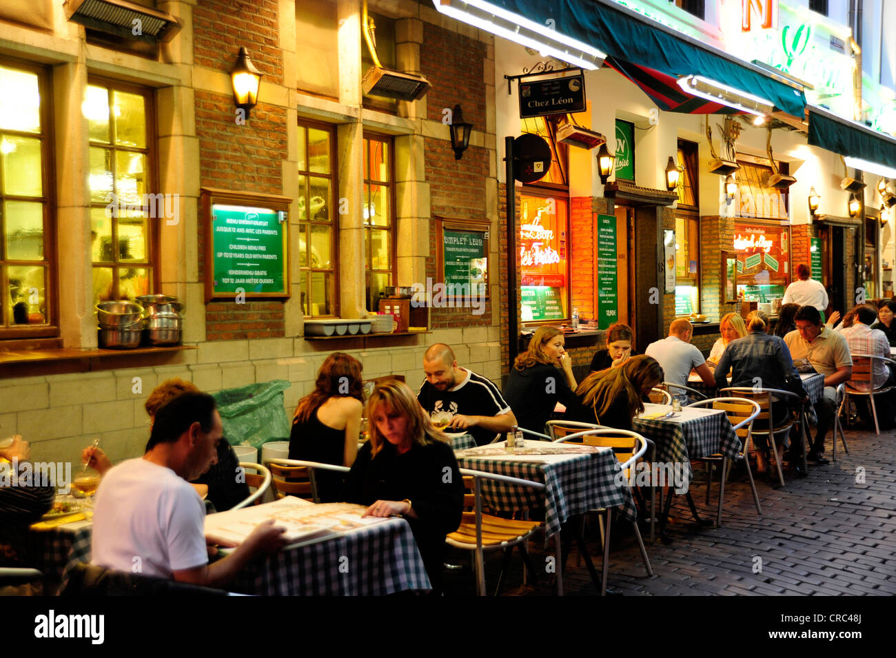 Restaurant Chez Leon in the evening, Rue des Bouchers, Beenhouwersstraat, city centre, Brussels, Belgium, Benelux Stock Photo