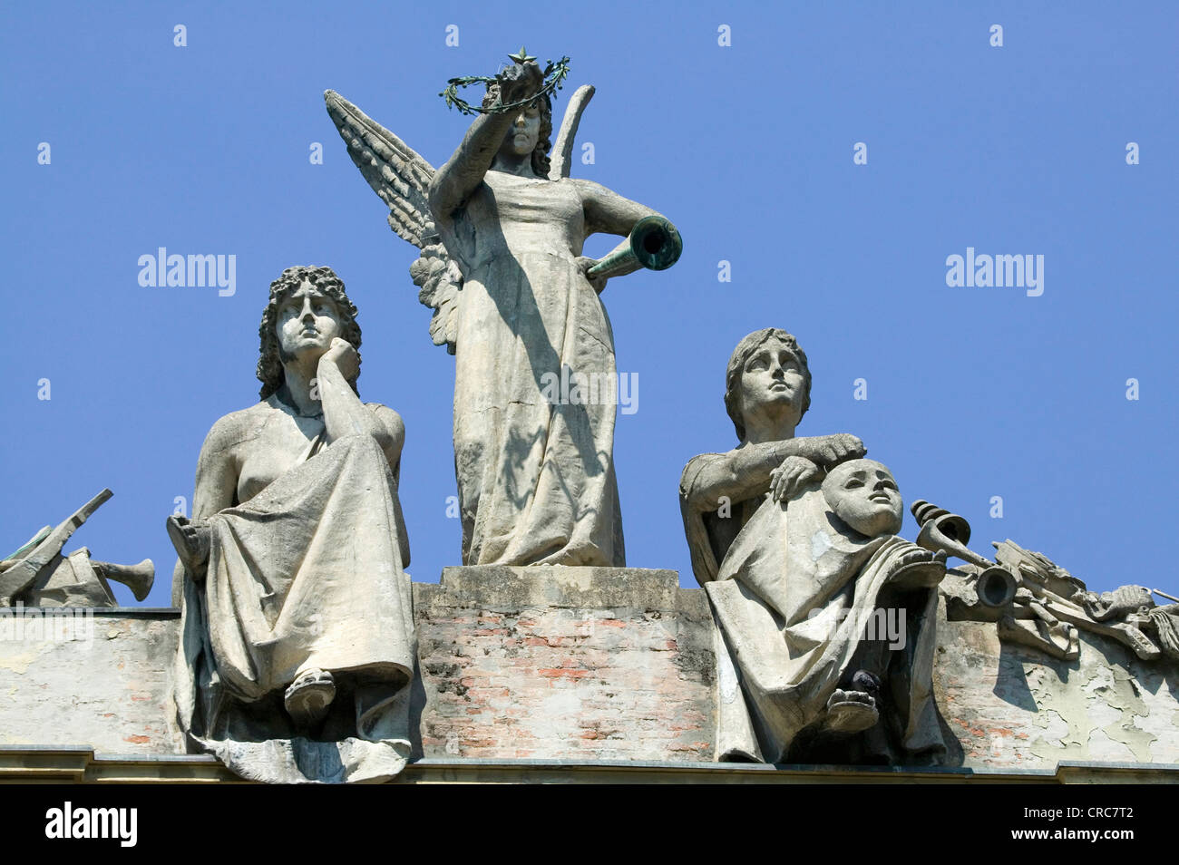 Statues on wall hi-res stock photography and images - Alamy
