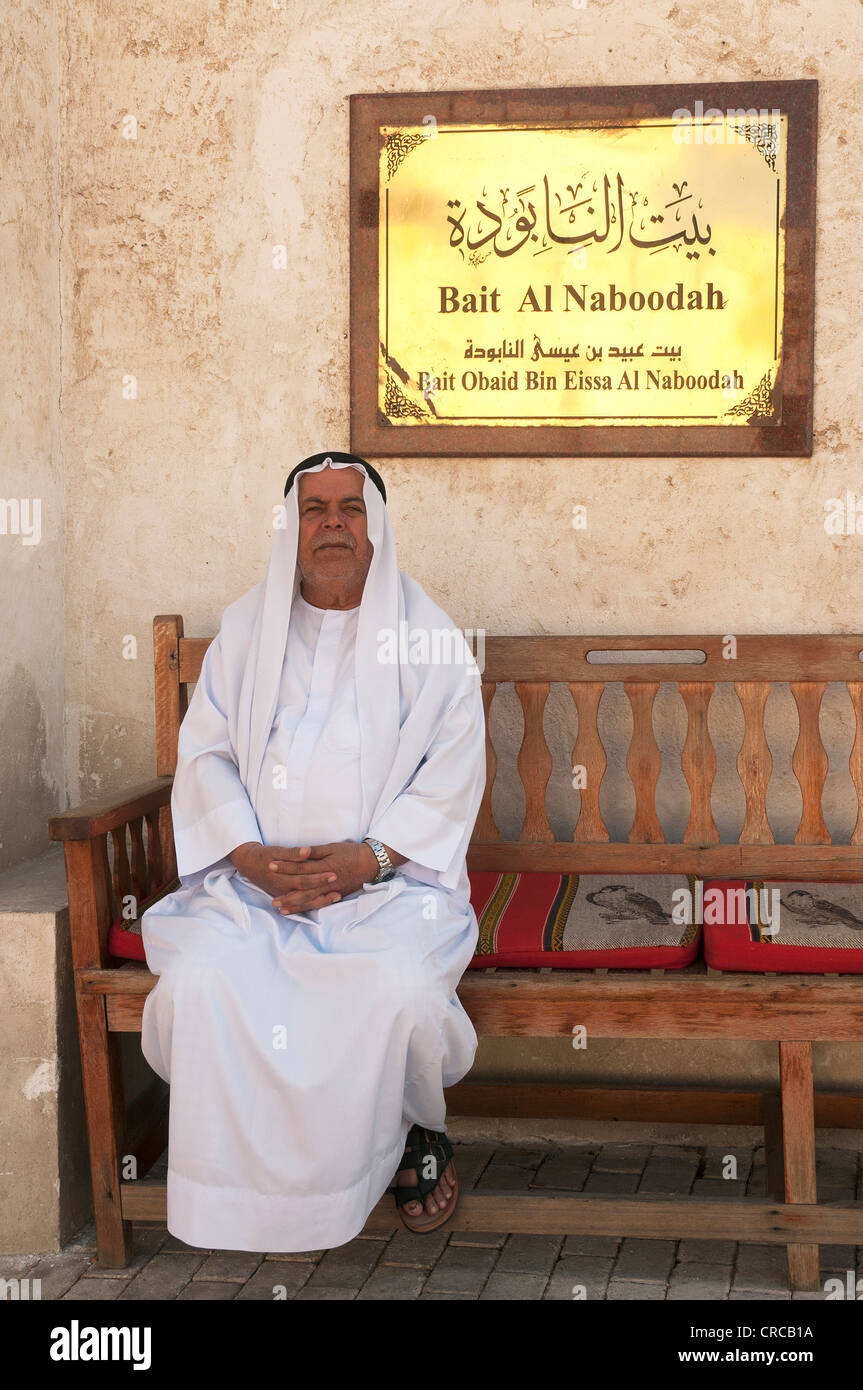 Elk206-3061v United Arab Emirates, Sharjah, Heritage Area, Beit Bait Al Naboodah House Museum, 1845, man sitting on bench Stock Photo