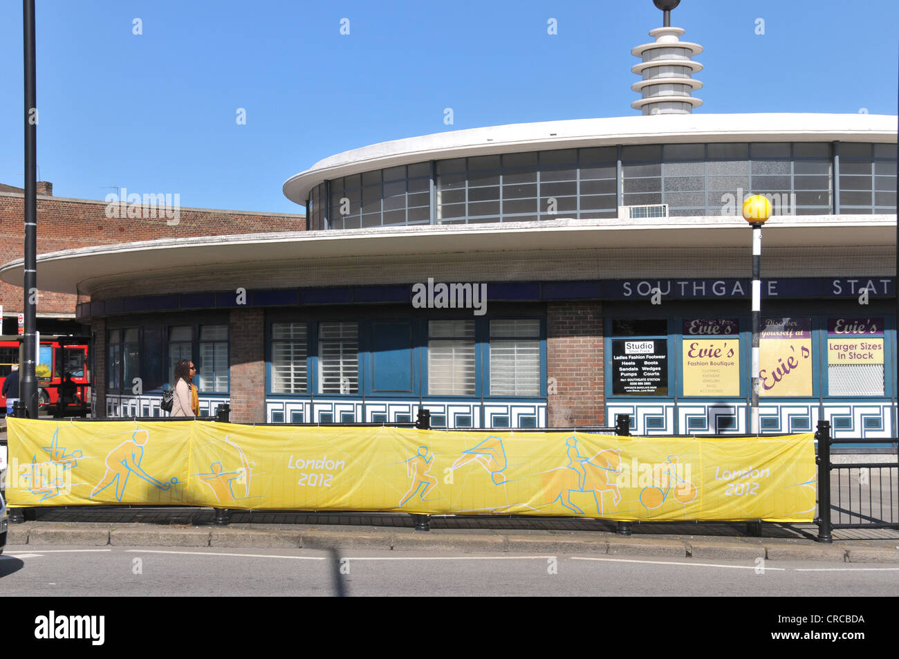 london-2012-olympic-torch-route-southgate-enfield-banners-and-signs