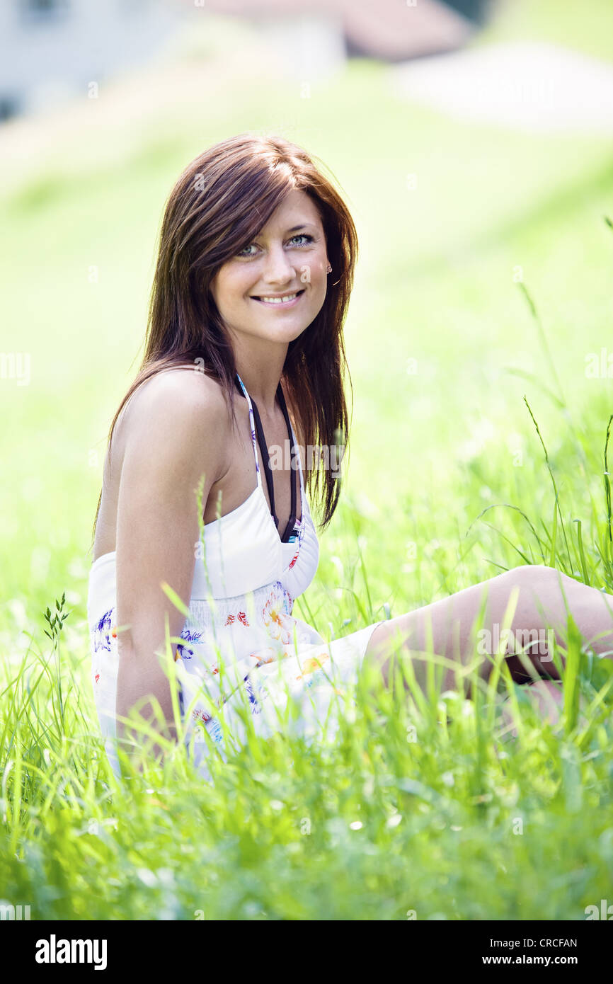 the outdoor portrait of a young woman Stock Photo - Alamy