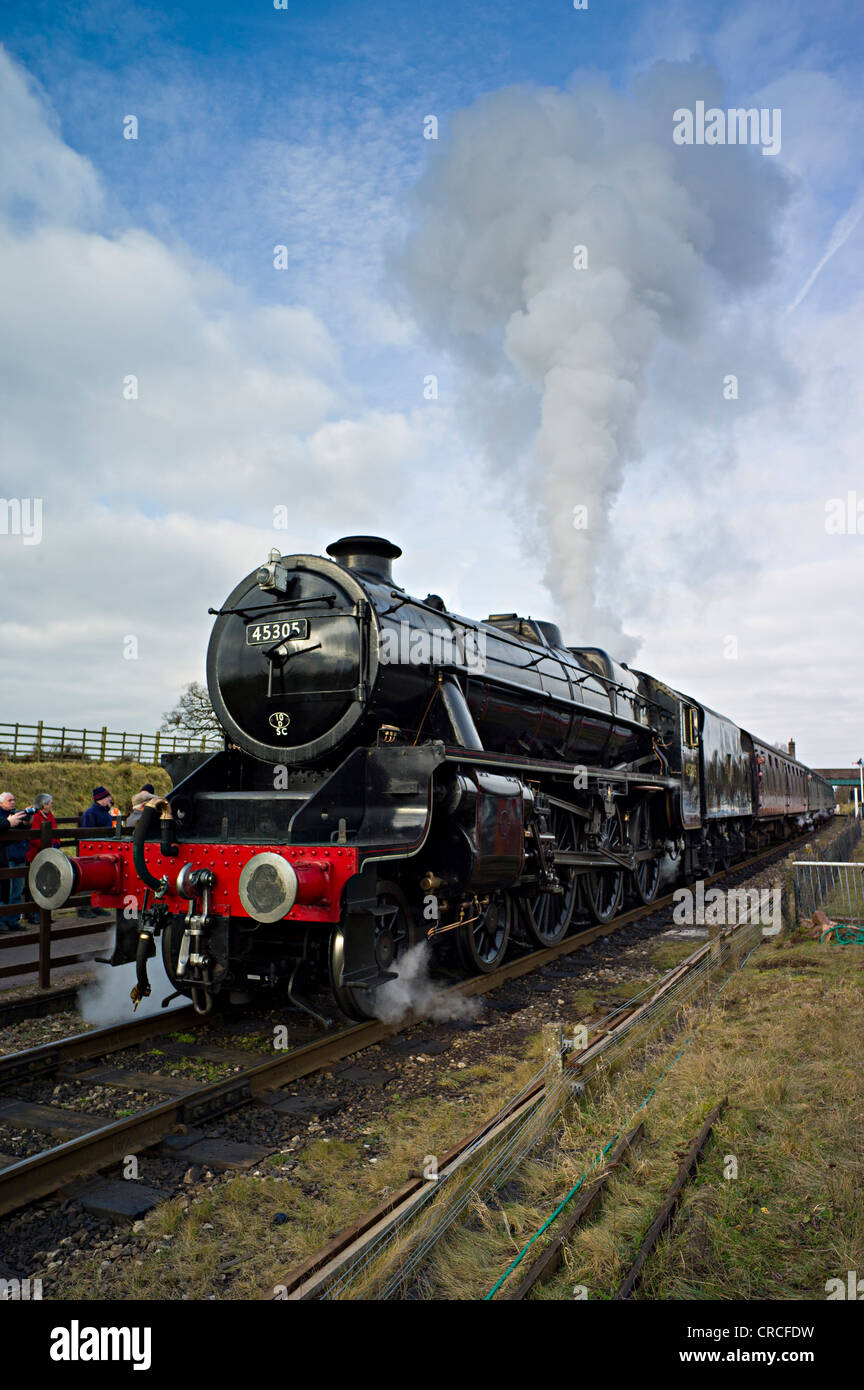 LMS Stanier Class 5 4-6-0 45305 at Quorn station on the Great Central Railway. Stock Photo