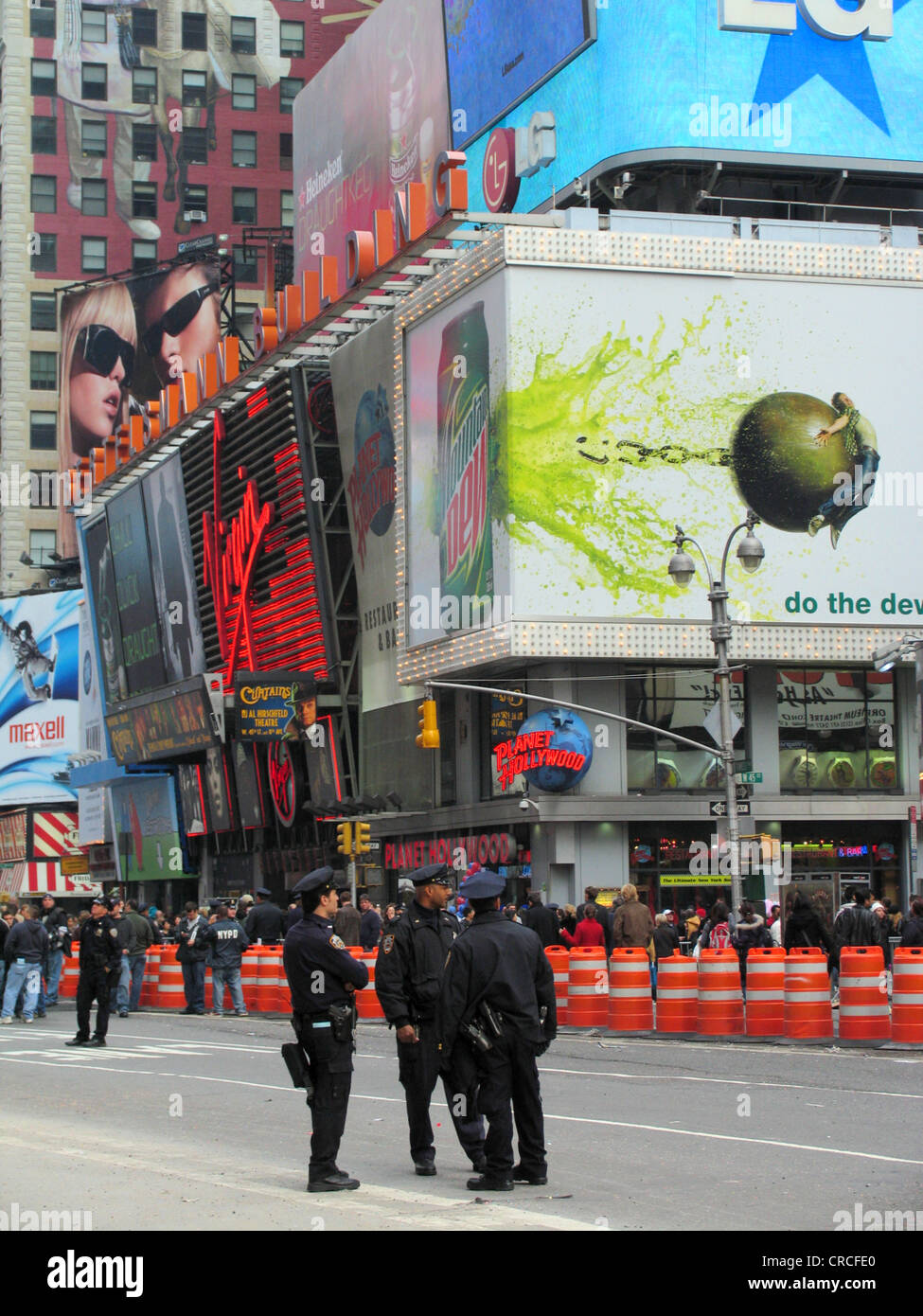 New york police officers traffic hi-res stock photography and images ...