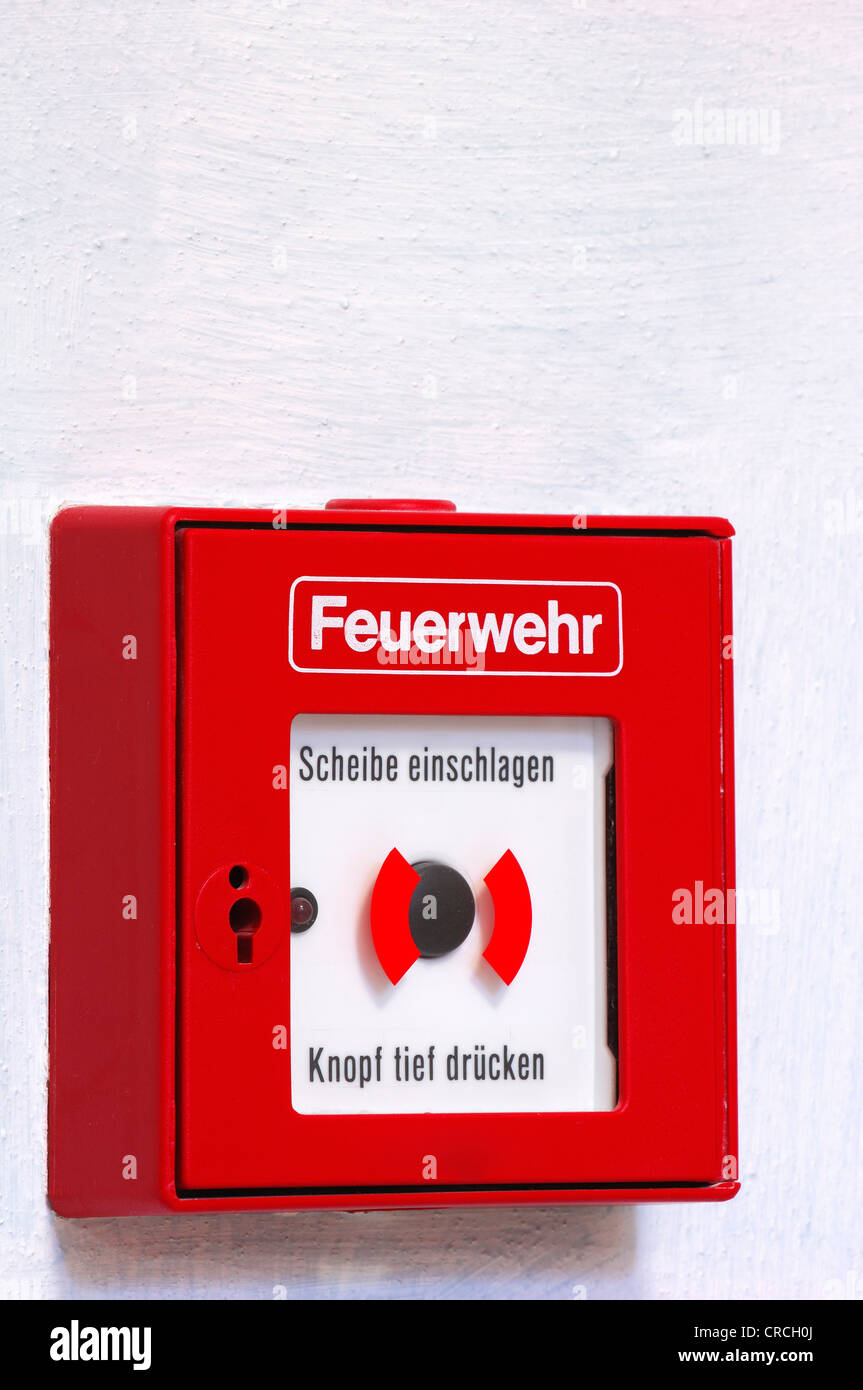 fire alarm with writing Scheibe einschlagen - Knopf tief druecken, Germany Stock Photo