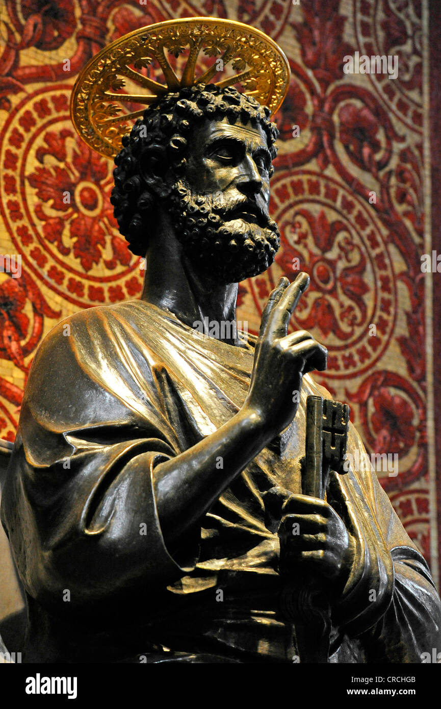 Bronze statue of Saint Peter, attributed to Arnolfo di Cambio, in St. Peter's Basilica, Vatican City, Rome, Lazio region, Italy Stock Photo