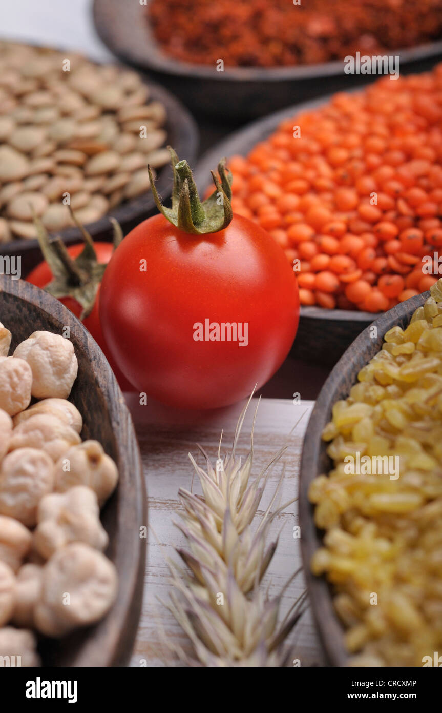 different kind of cereal product, chick pea, beans and wheat Stock