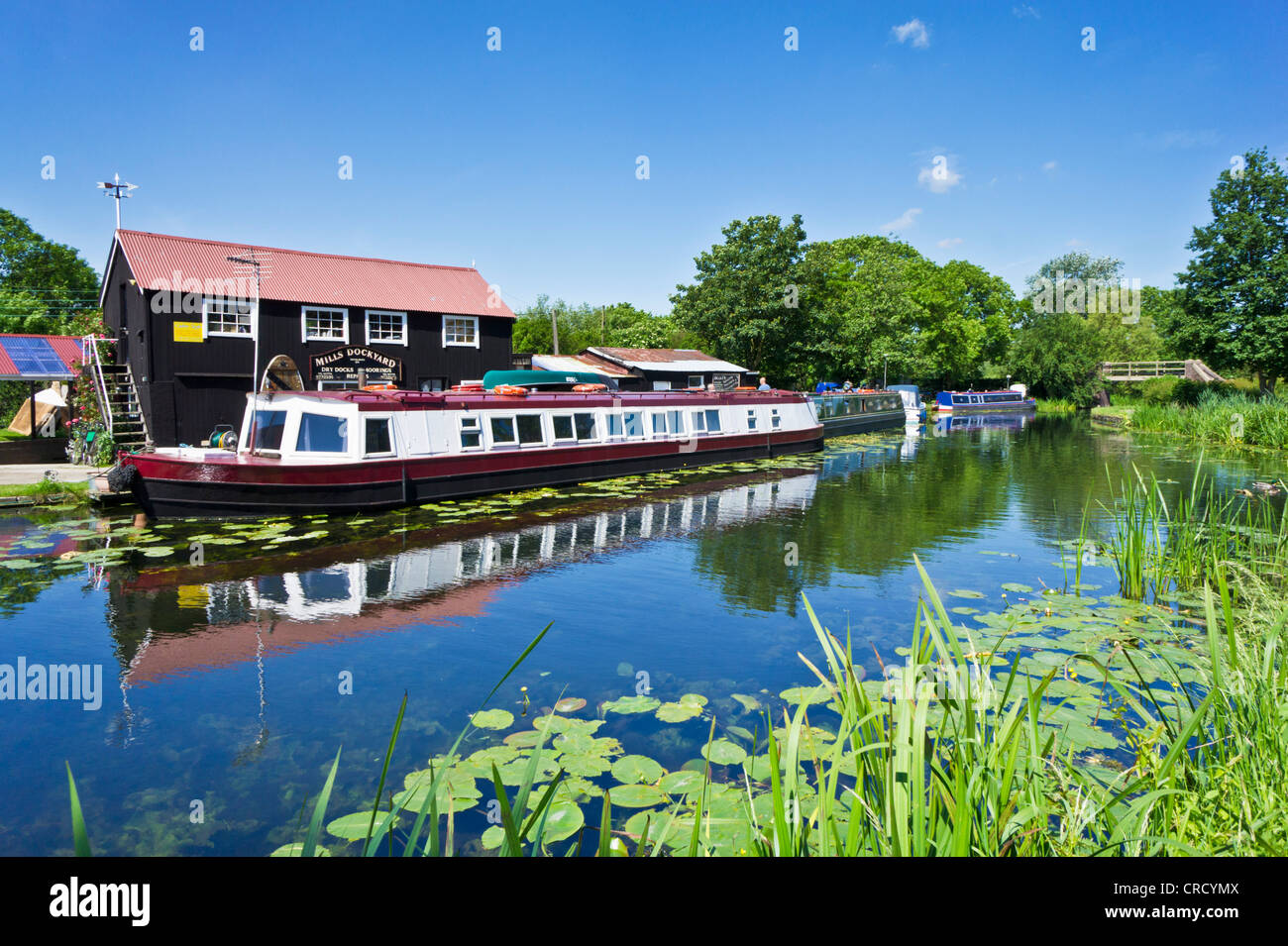 Canal barge boat mooring hi-res stock photography and images - Alamy
