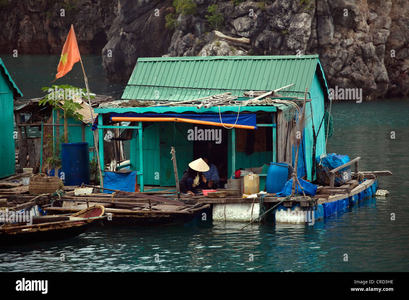 Floating Shack Rustic cabin boats hi-res stock photography and images - Alamy