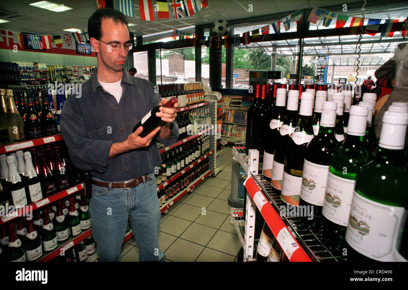 Elf oil gas station buying hires stock photography and images Alamy