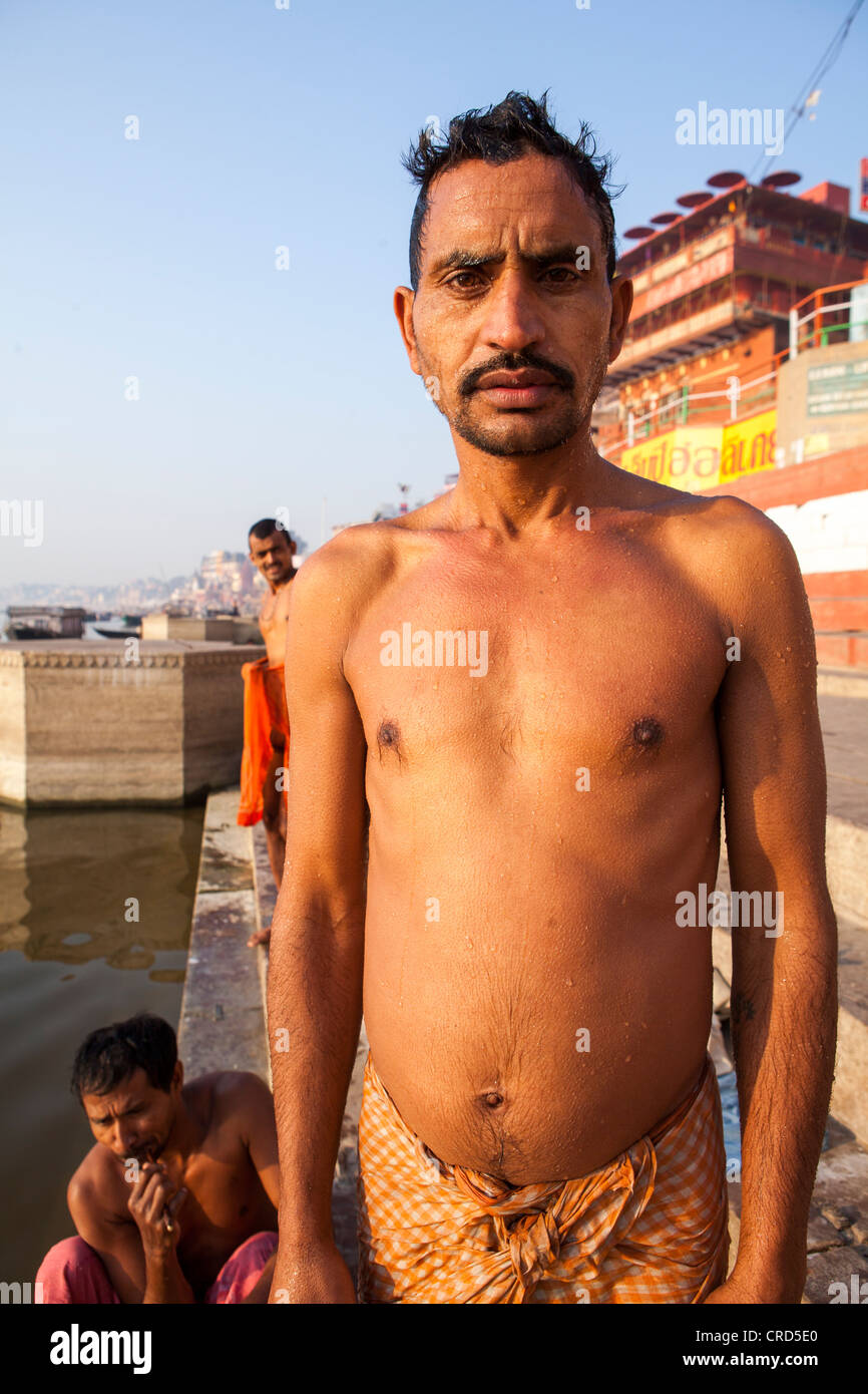 Portrait of Hindu pilgrims at Ghat for bath, Varanasi, Uttar Pradesh, India Stock Photo Alamy