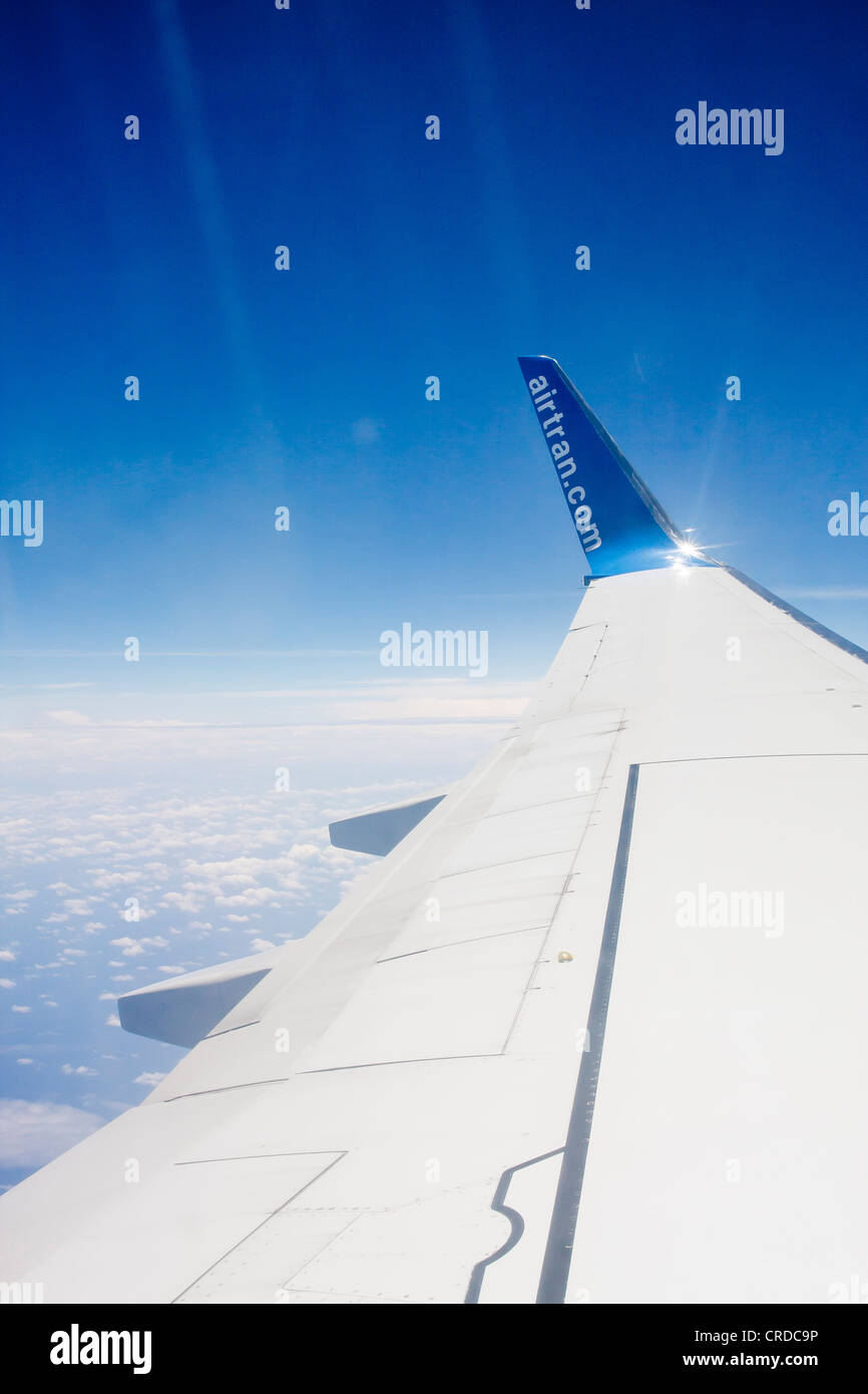 Blue airplane wing hi-res stock photography and images - Alamy