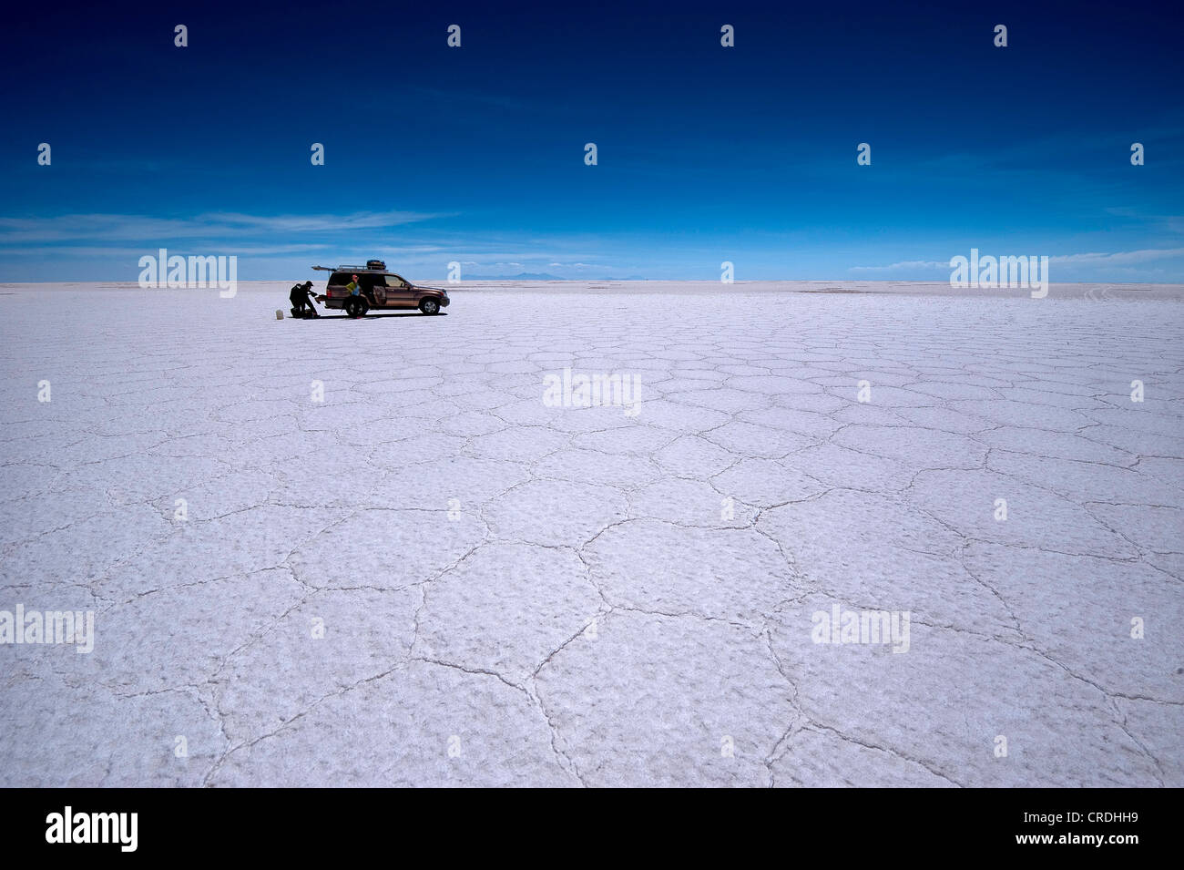 SUVs on the Salar de Uyuni salt lake, Uyuni, Bolivia, South America Stock Photo