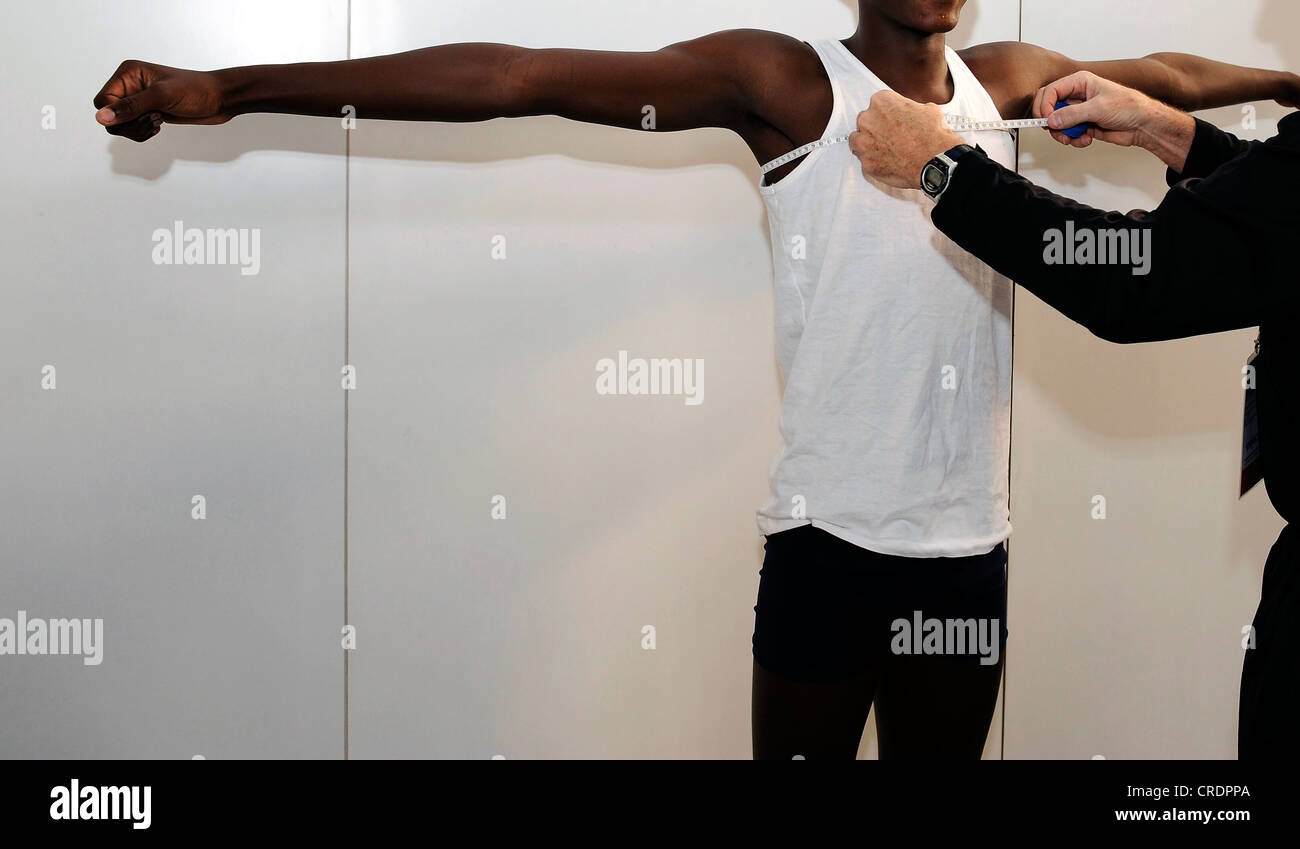 Chest measurement hires stock photography and images Alamy