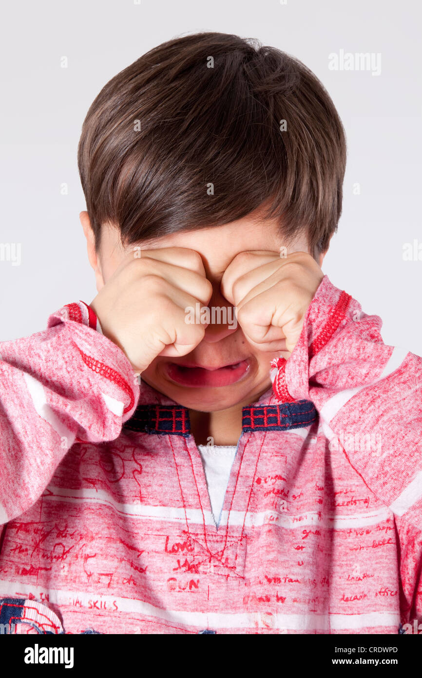 Boy and 9 10 years and crying hi-res stock photography and images ...