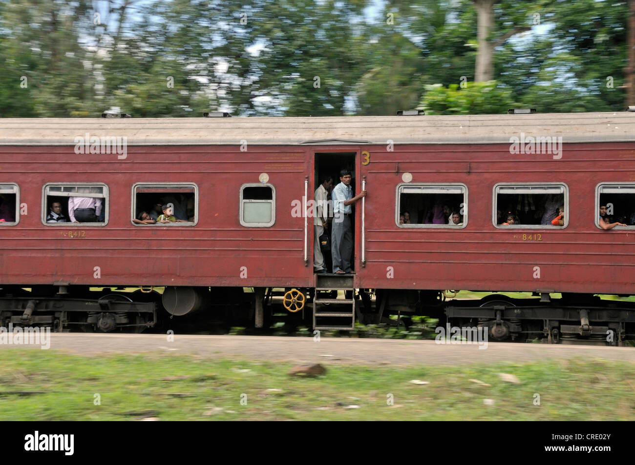 Free riders, crowded train, Ragama, Sri Lanka, South Asia, Asia Stock Photo