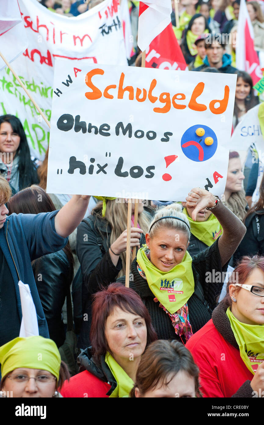 Sign 'Schulgeld - ohne Moos nix los!', German for 'school fees, no dosh, nothing happens', rally with 1500 apprentices from Stock Photo
