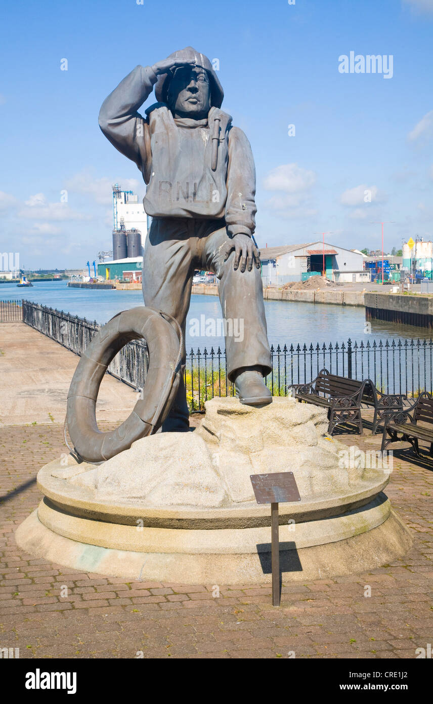 Lifeboat statue hires stock photography and images Alamy
