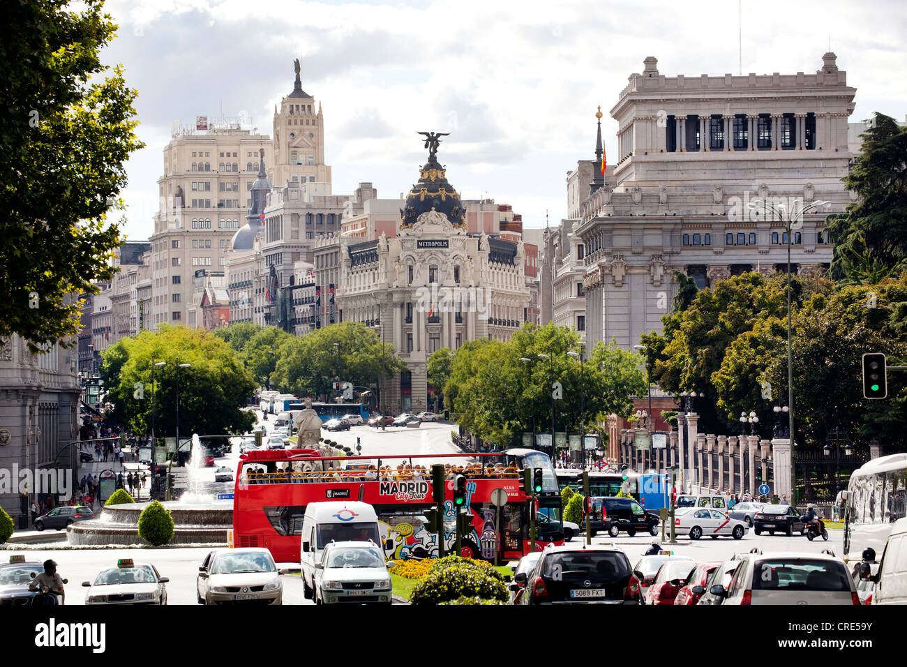 Edificio Metropolis builfding, on the grand avenue of Gran Vía and Calle de Alcala, Madrid, Spain, Europe Stock Photo