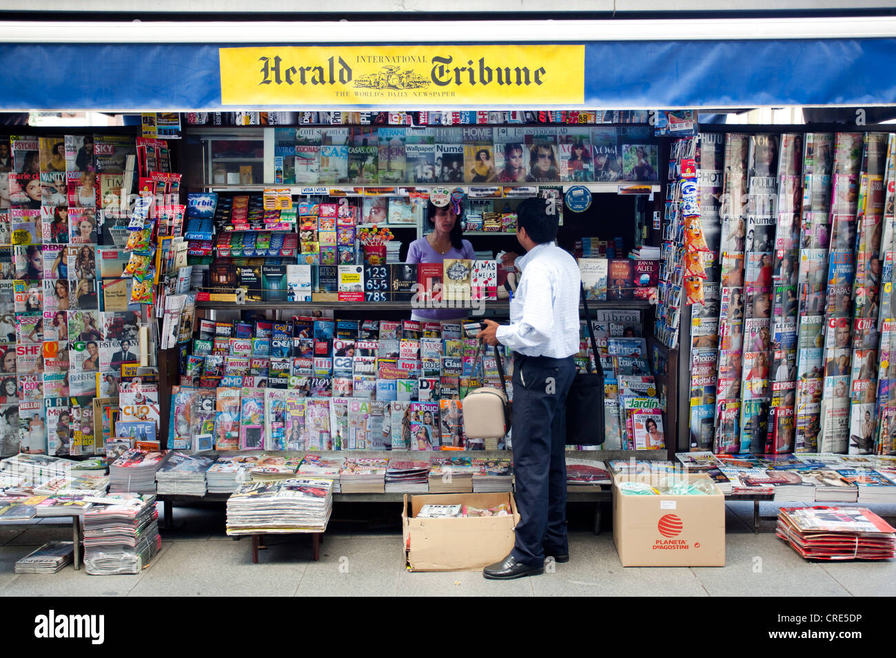 Newspaper kiosk hires stock photography and images Alamy