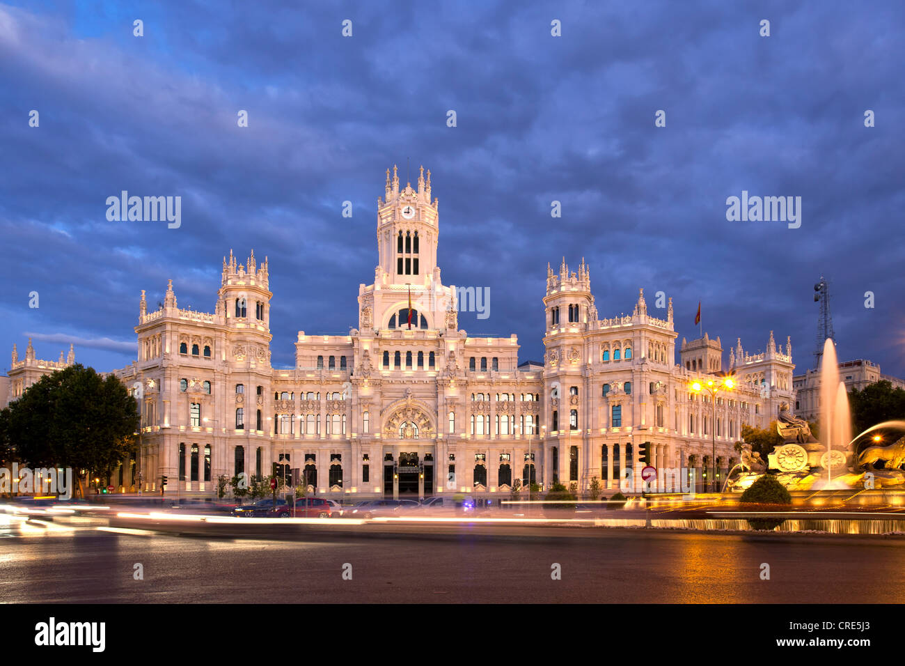 Palacio de Comunicaciones, at night, former headquarters of the postal service, now the Town Hall and City Council Stock Photo