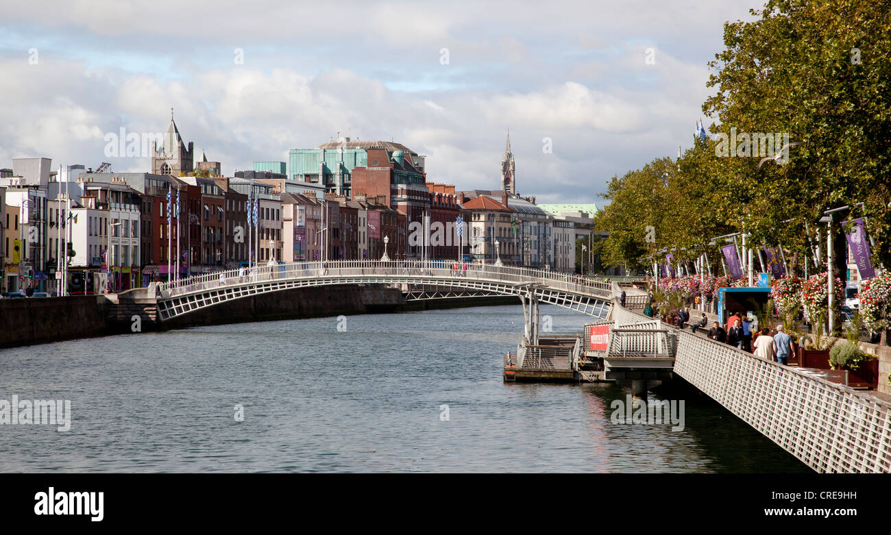 Dublin liffey river bridge hi-res stock photography and images - Alamy