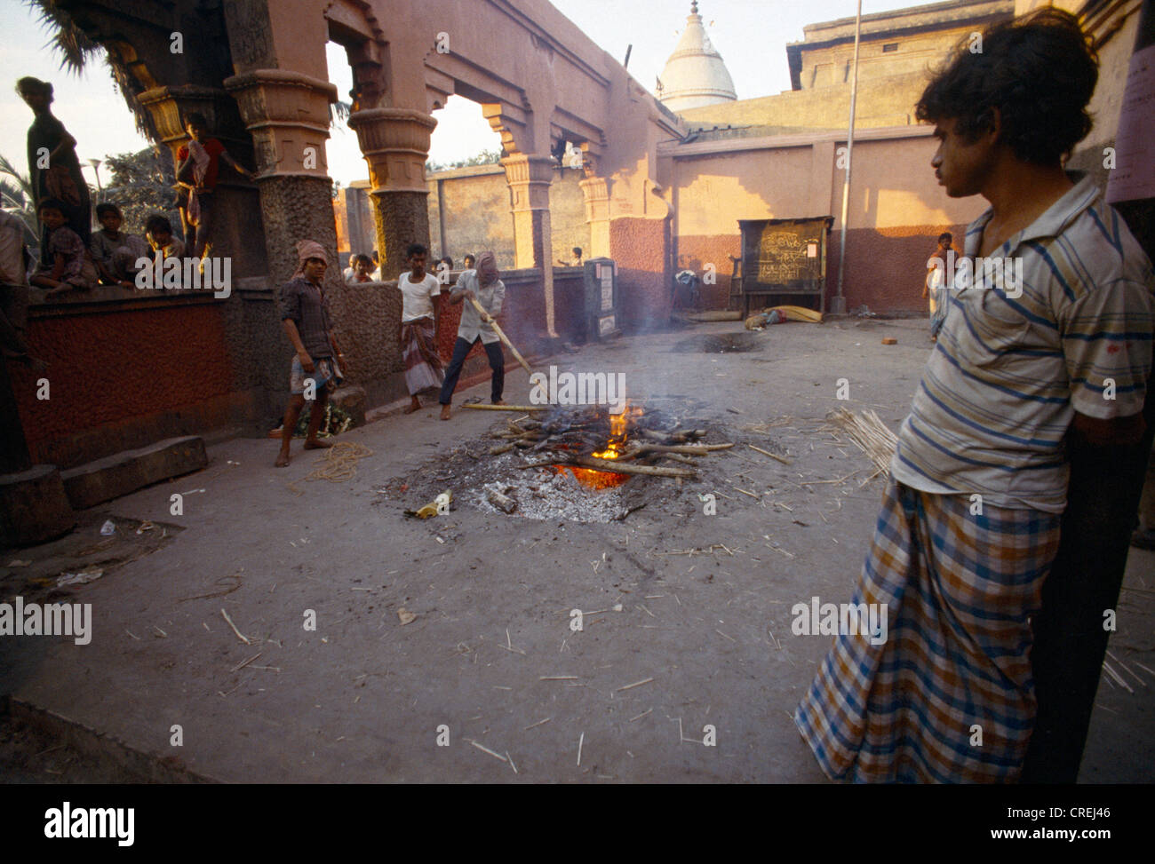 Kolkata India Burning Ghats Funeral Pyre Stock Photo Alamy