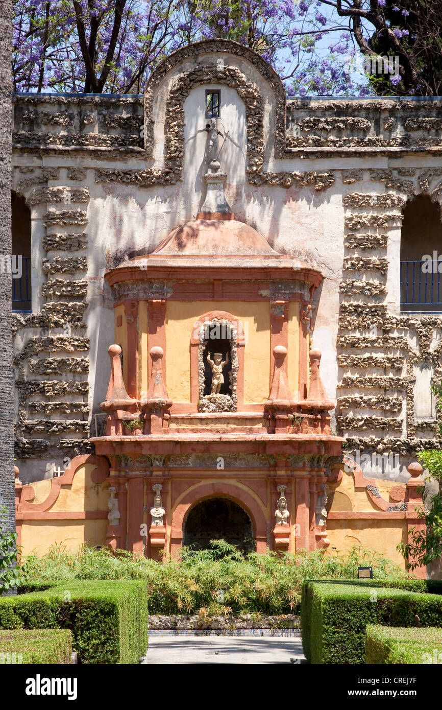 Garden architecture in the gardens of the Moorish King's Palace of Real Alcazar, UNESCO World Heritage Site, Seville, Andalusia Stock Photo