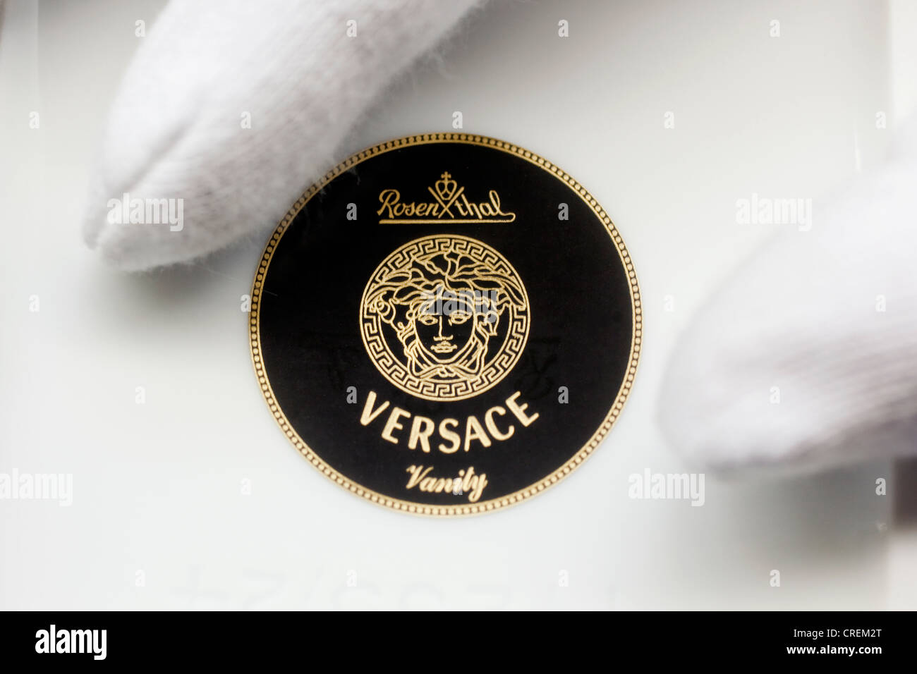 grijs Kloppen Impressionisme Versace logo hi-res stock photography and images - Alamy