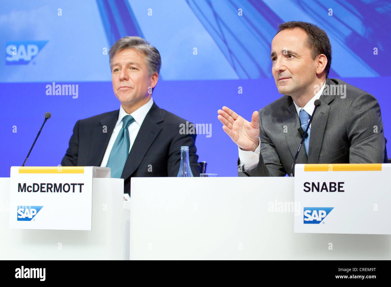 Bill McDermott, left, co-CEO of SAP AG and Jim Hagemann Snabe, right, co-CEO of SAP AG, during the press conference on financial Stock Photo