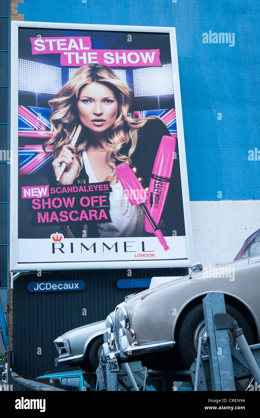 London Old Street eye catching poster billboard hoarding advert for Rimmel Mascara - Steal the Show Scandaleyes supermodel Kate Moss street scene Stock Photo