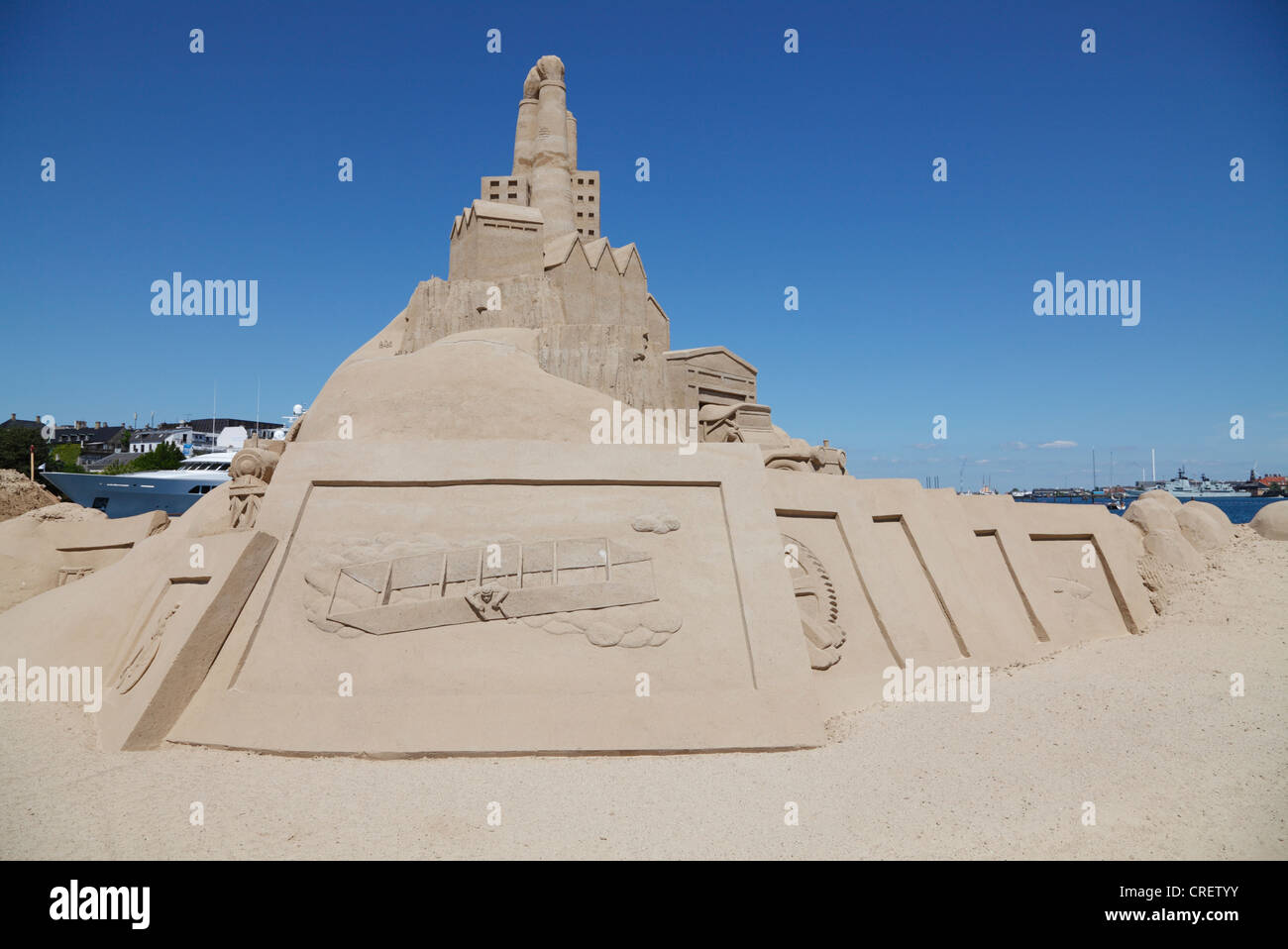 Copenhagen International Sand Sculpture Festival 2012: The Industrial  Revolution - by Andy Briggs and 'David Billings, Canada Stock Photo - Alamy