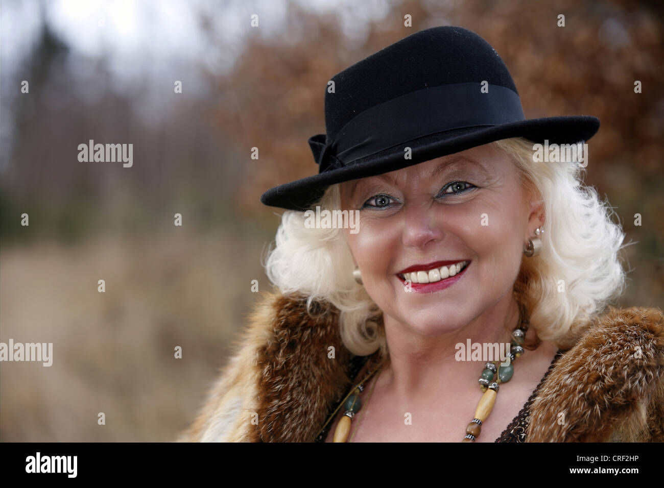 Blonde woman fur coat hi-res stock photography and images - Alamy