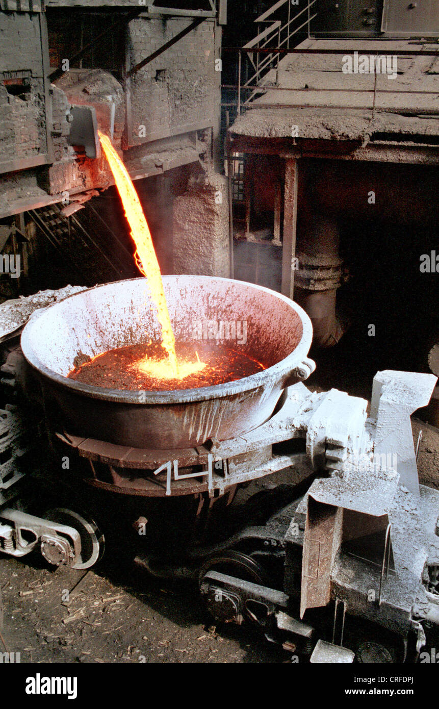 Eisenhuettenstadt, Germany, slag runs in the slag ladle Stock Photo Alamy