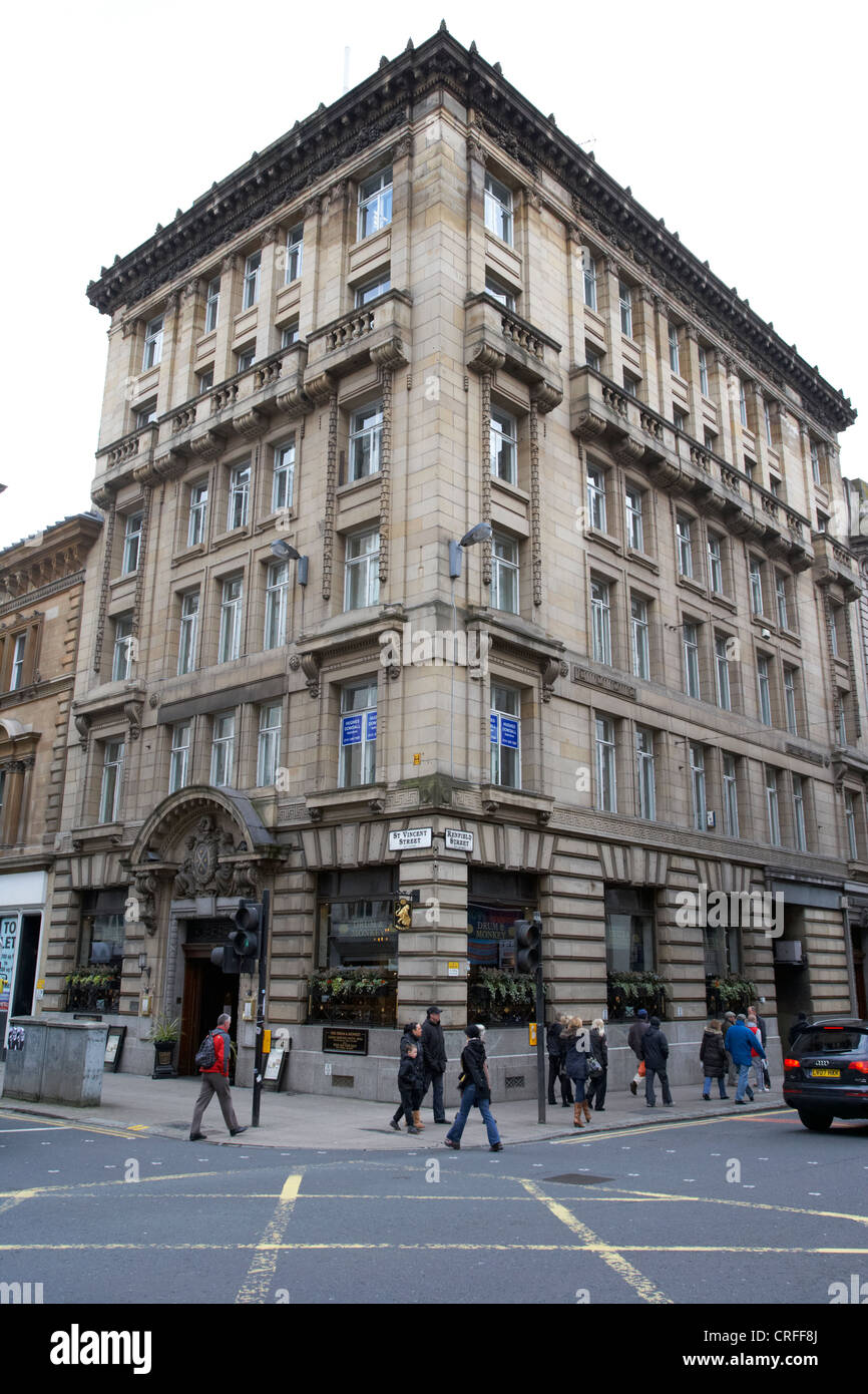 Drum and monkey glasgow hires stock photography and images Alamy