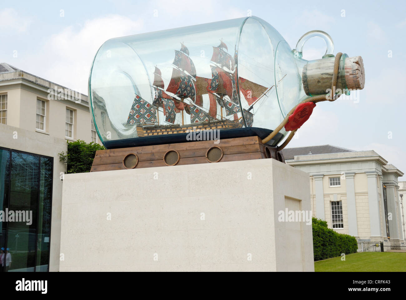 ' Ship in a bottle ' artwork by Yinka Shonibare, Greenwich, London, UK Stock Photo