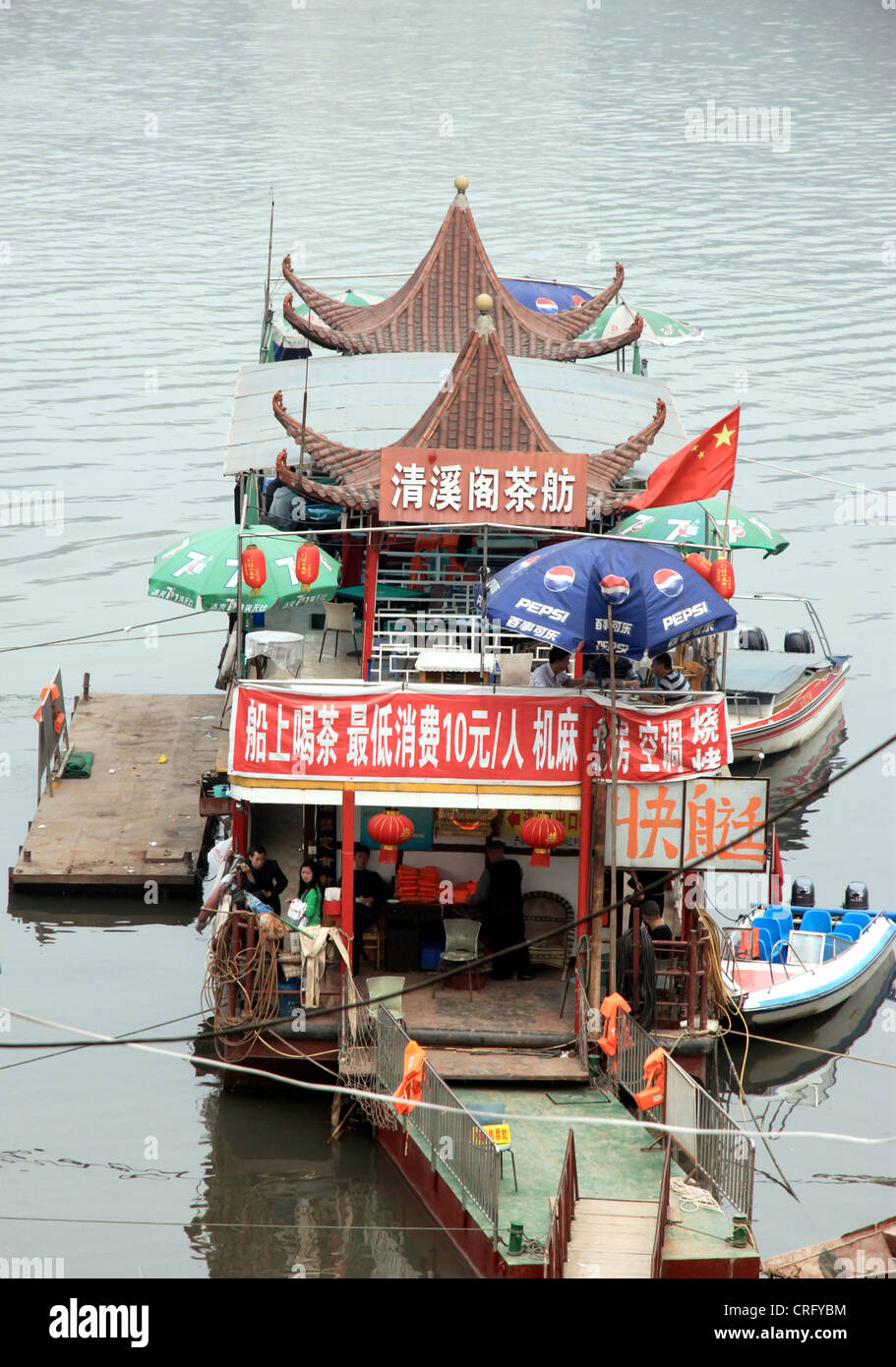 A traditional Chinese boat serving as a restaurant on the Yangtze River Stock Photo