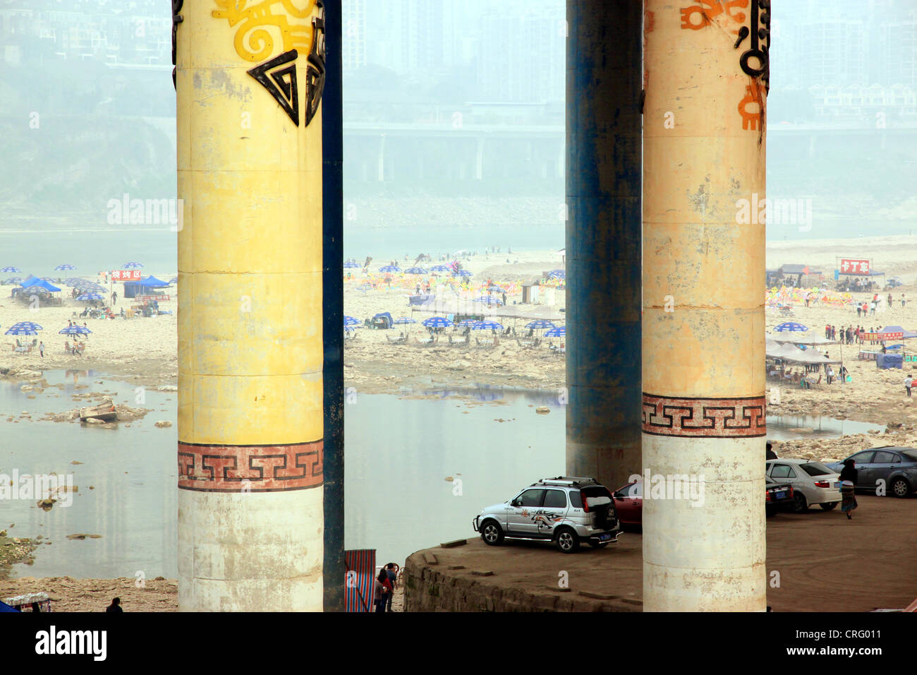 A view of a beach and a structure on the Yangtze River in Chongqing Stock Photo