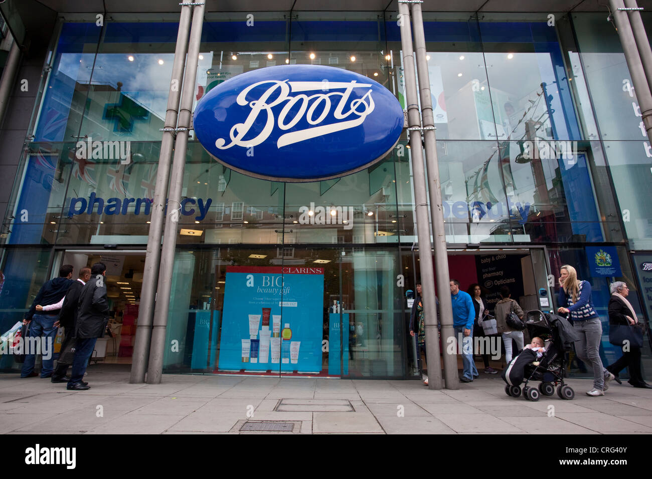 Boots pharmacy oxford street hi-res stock photography and images - Alamy