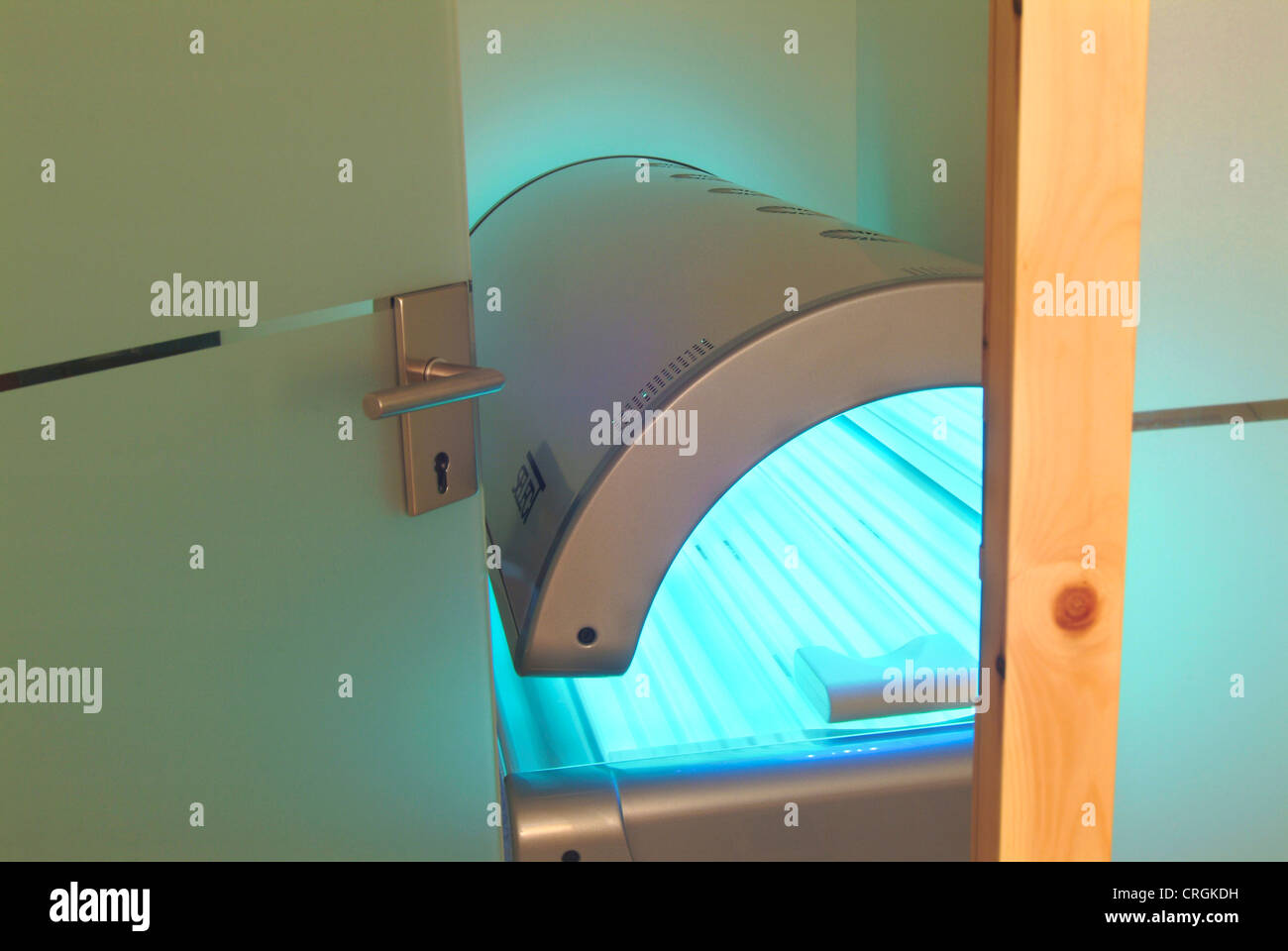 Tanning Booth Stock Photos & Tanning Booth Stock Images Alamy