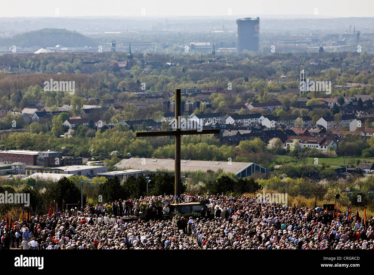 many people taking part in a mass on stockpile Haniel, in the background a gasometer, Germany, North Rhine-Westphalia, Bottrop Stock Photo