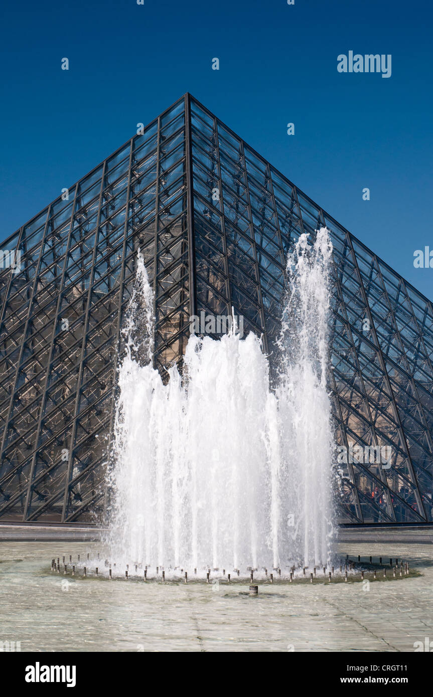 Fountain in front of I.M. Pei's glass pyramid at the Palais du Louvre, Paris Stock Photo