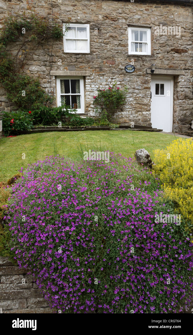 Cissy's Cottage, Hardraw, Wensleydale. A pretty stone cottage with a traditional English garden in the Yorkshire Dales Stock Photo